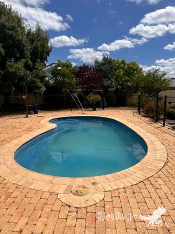 24 Fairway Cres, Stanthorpe, QLD 4380