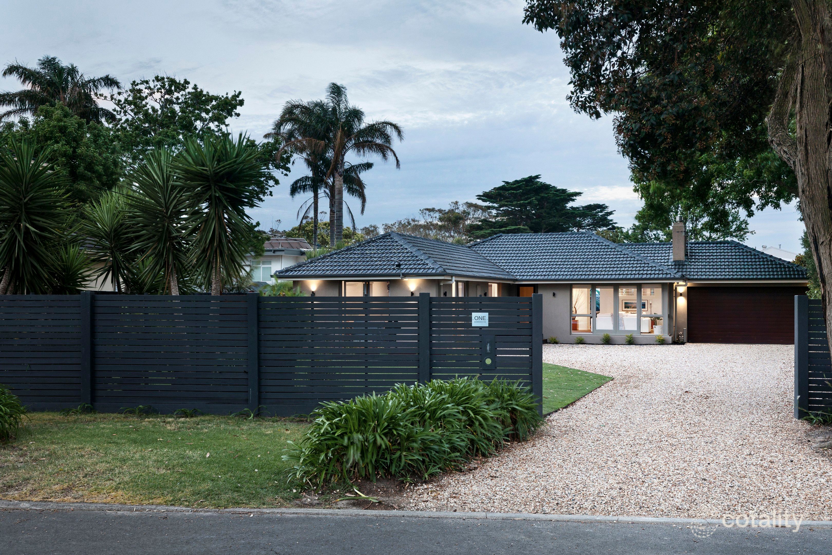 1 Bembridge Ave, Frankston South, VIC 3199