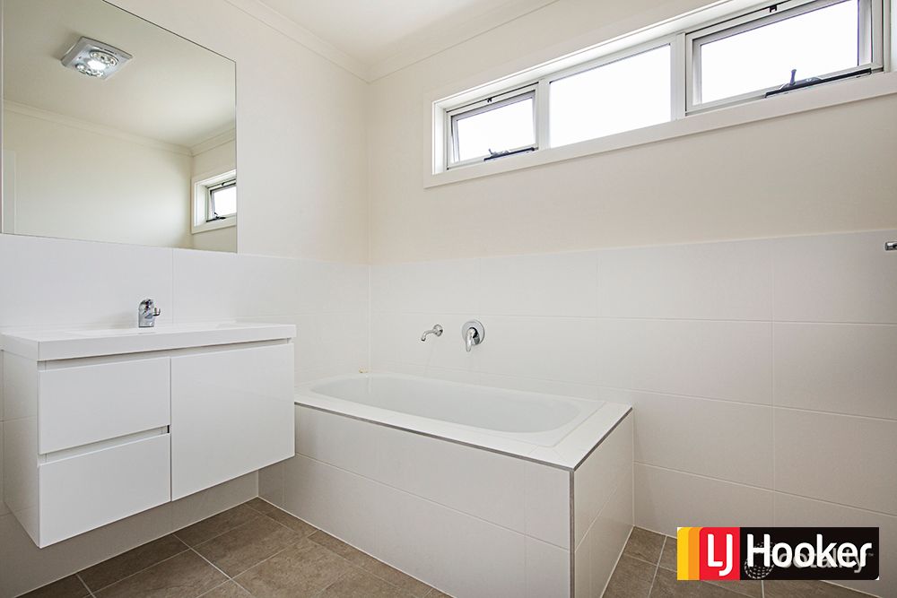 26/33 Arthur Blakeley Way, Coombs, ACT 2611