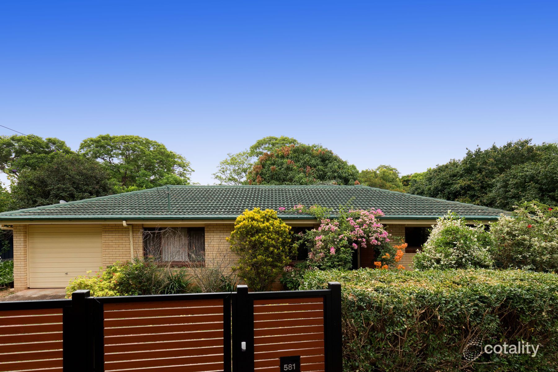 581 Honour Ave, Sherwood, QLD 4075