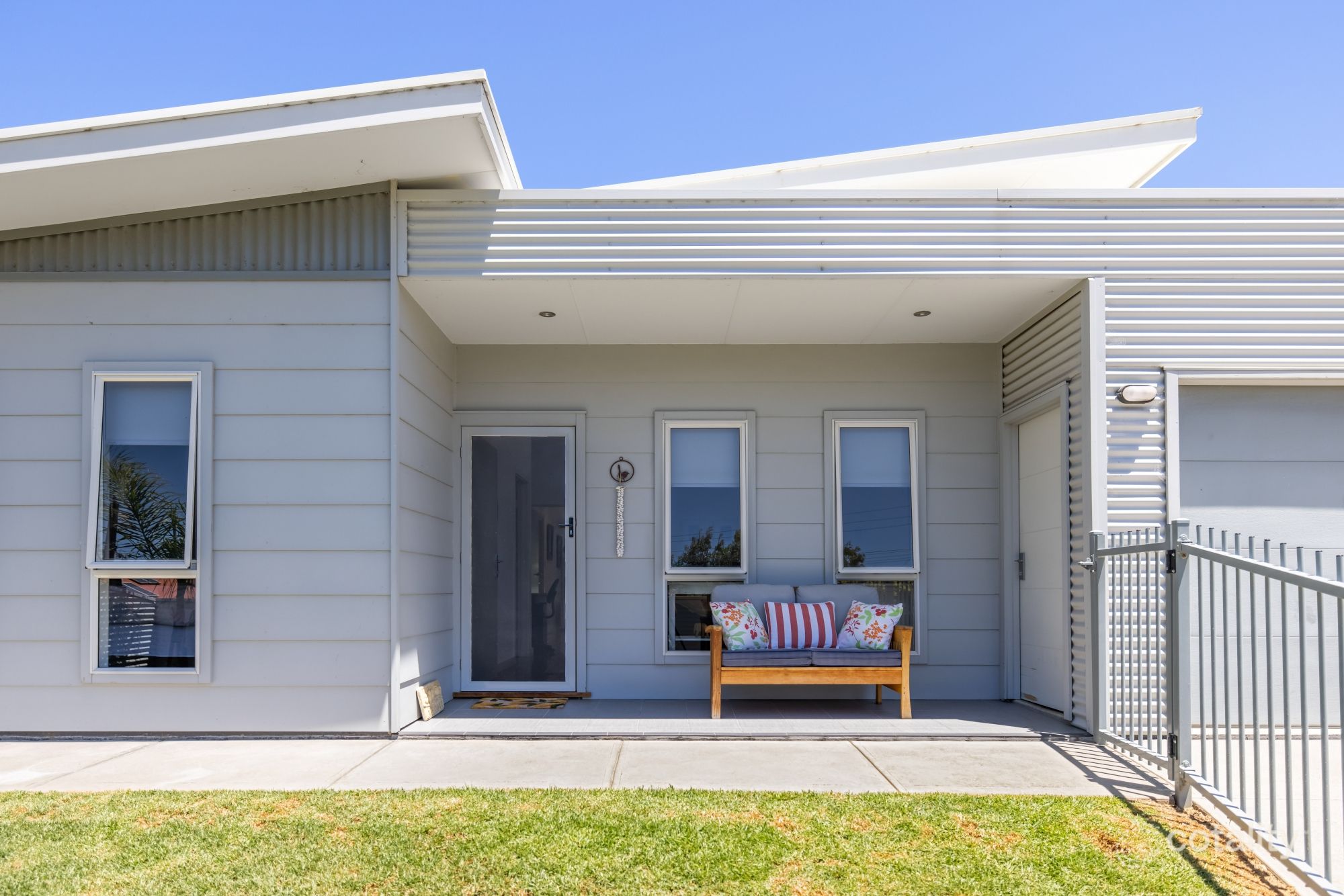 19a Pine Ave, Victor Harbor, SA 5211