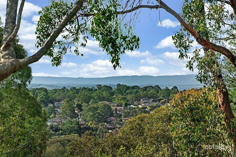 16 Summit Cres, Ringwood North, VIC 3134