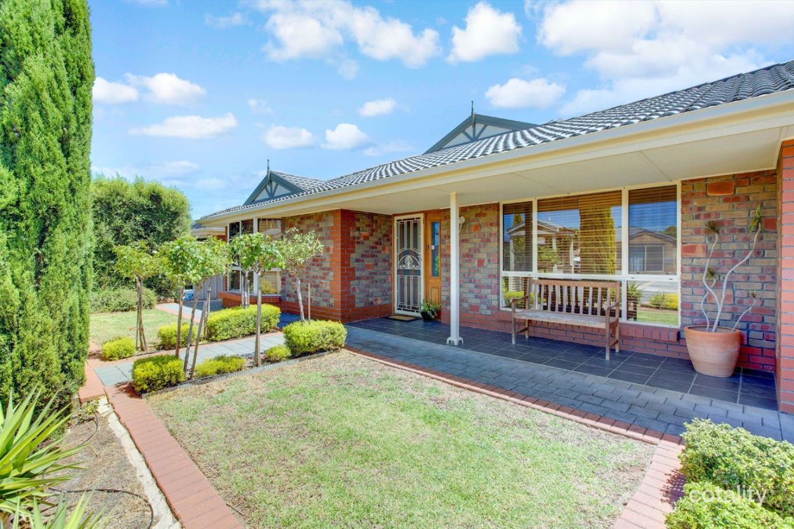 24 Barracoota Cres, Aldinga Beach, SA 5173