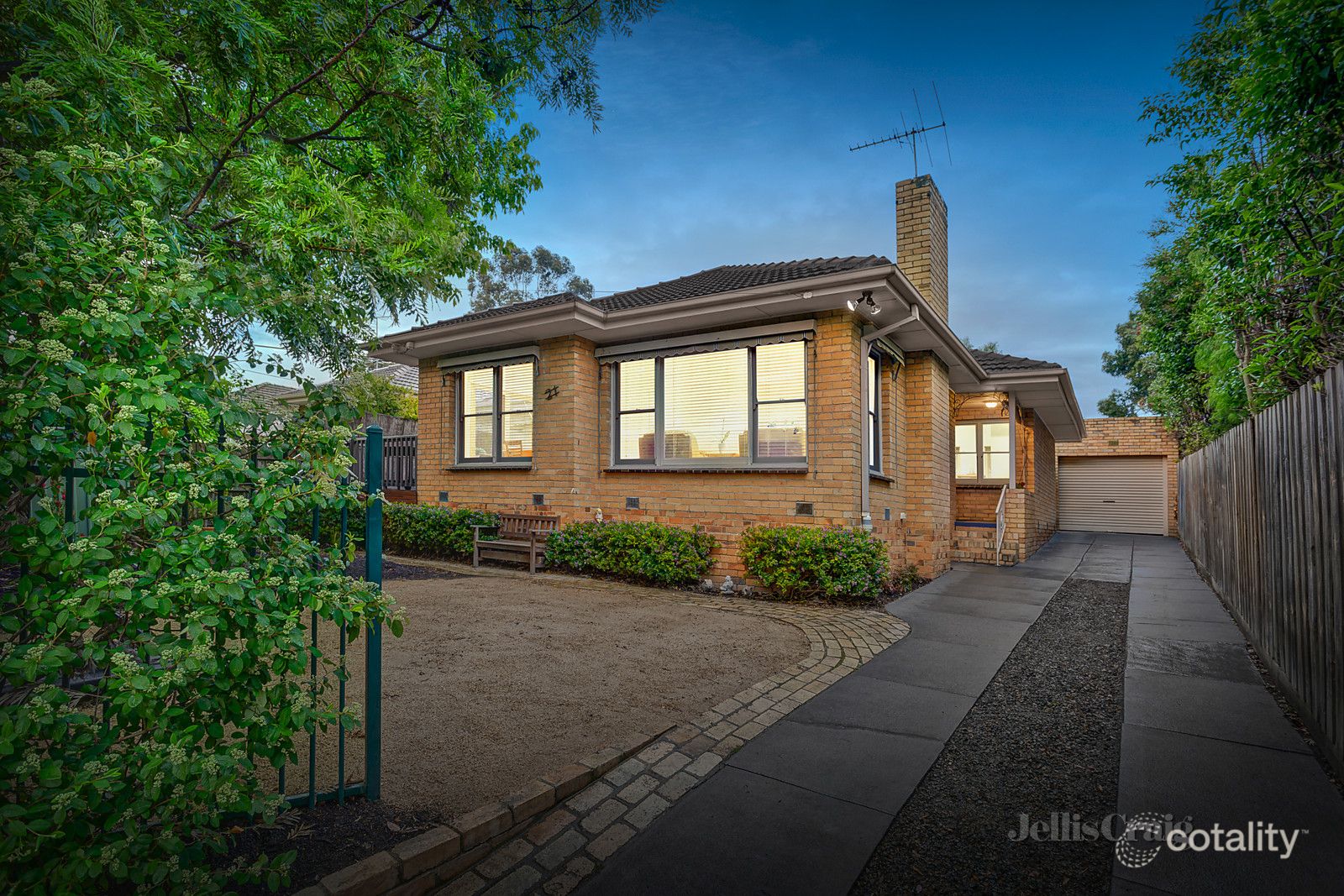 21 Inverness Ave, Burwood, VIC 3125