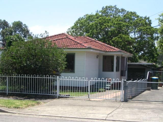 13 Woodstock St, Guildford, NSW 2161