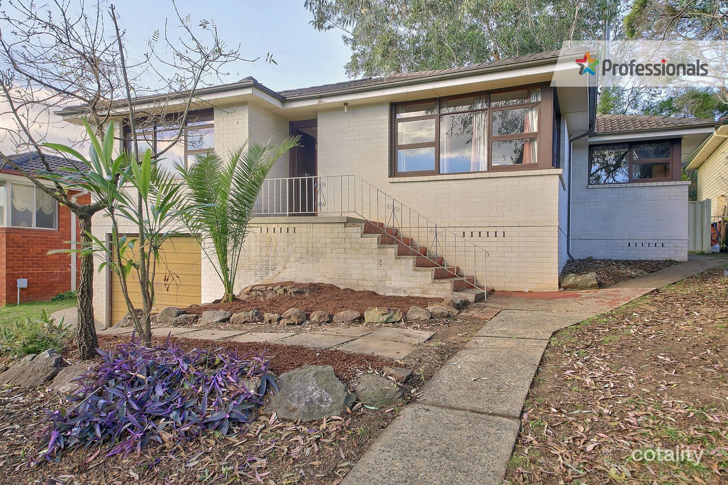 4 Carcoola St, Campbelltown, NSW 2560
