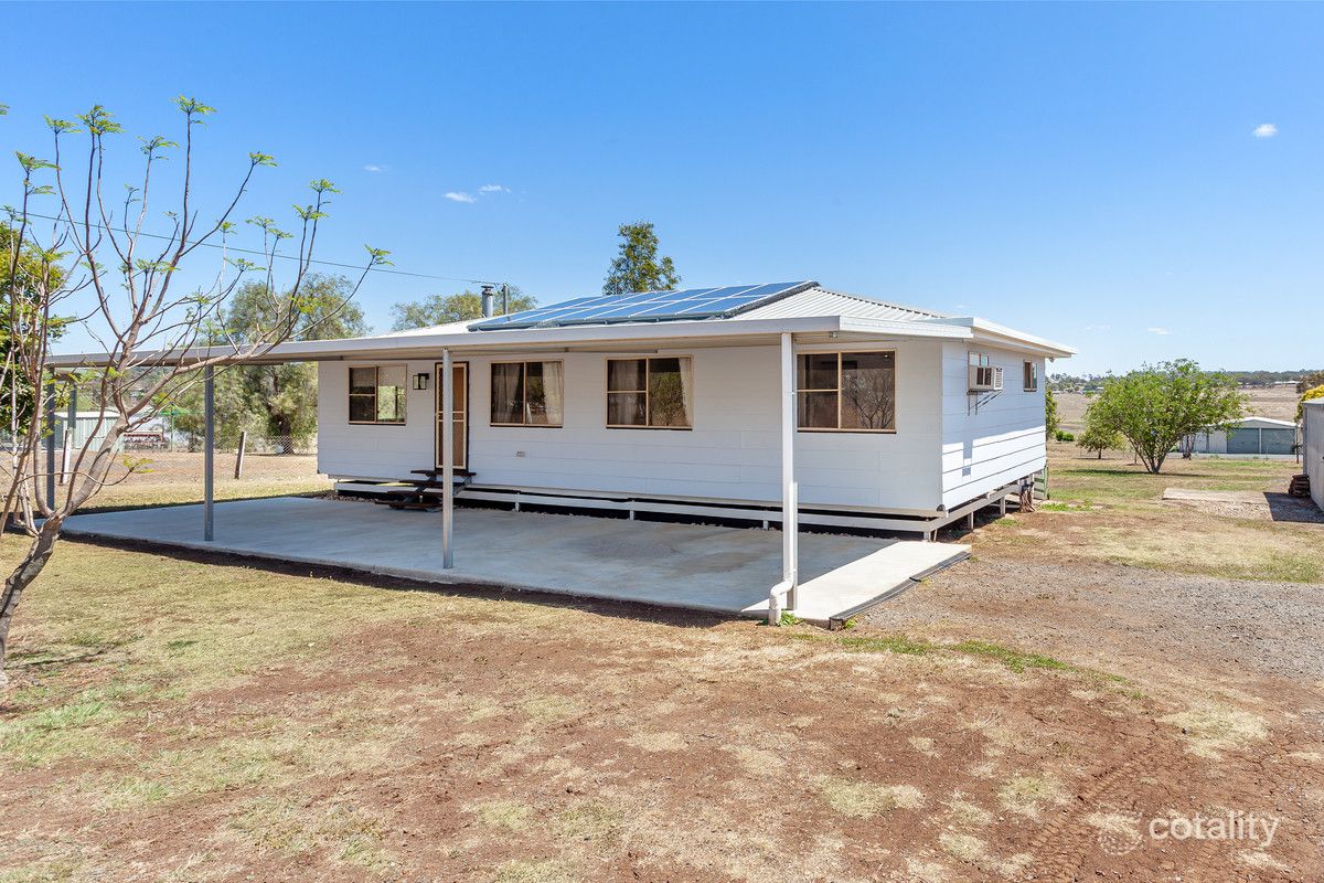 23 Lake Dr, Meringandan, QLD 4352