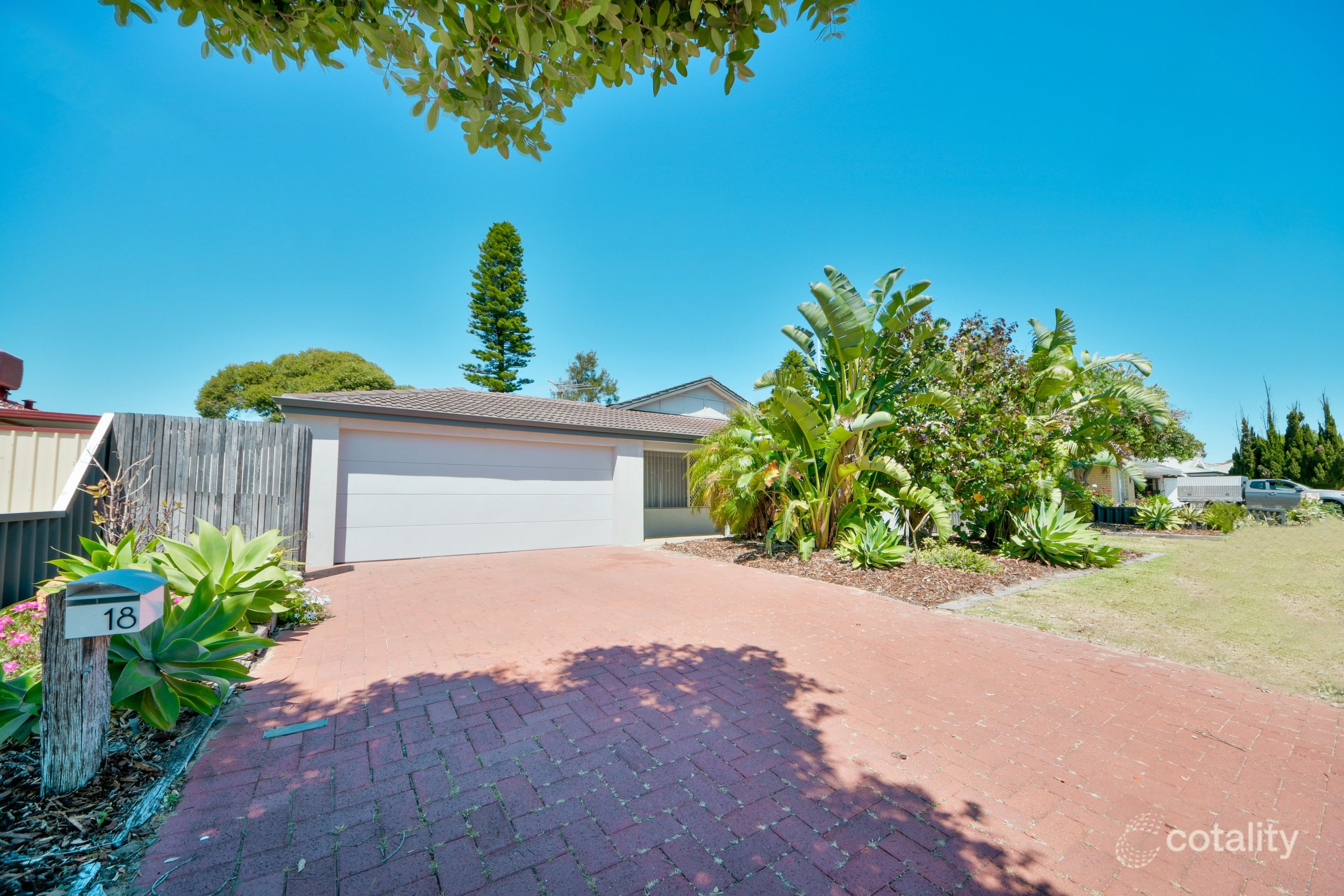 18 Parkland Dr, Warnbro, WA 6169