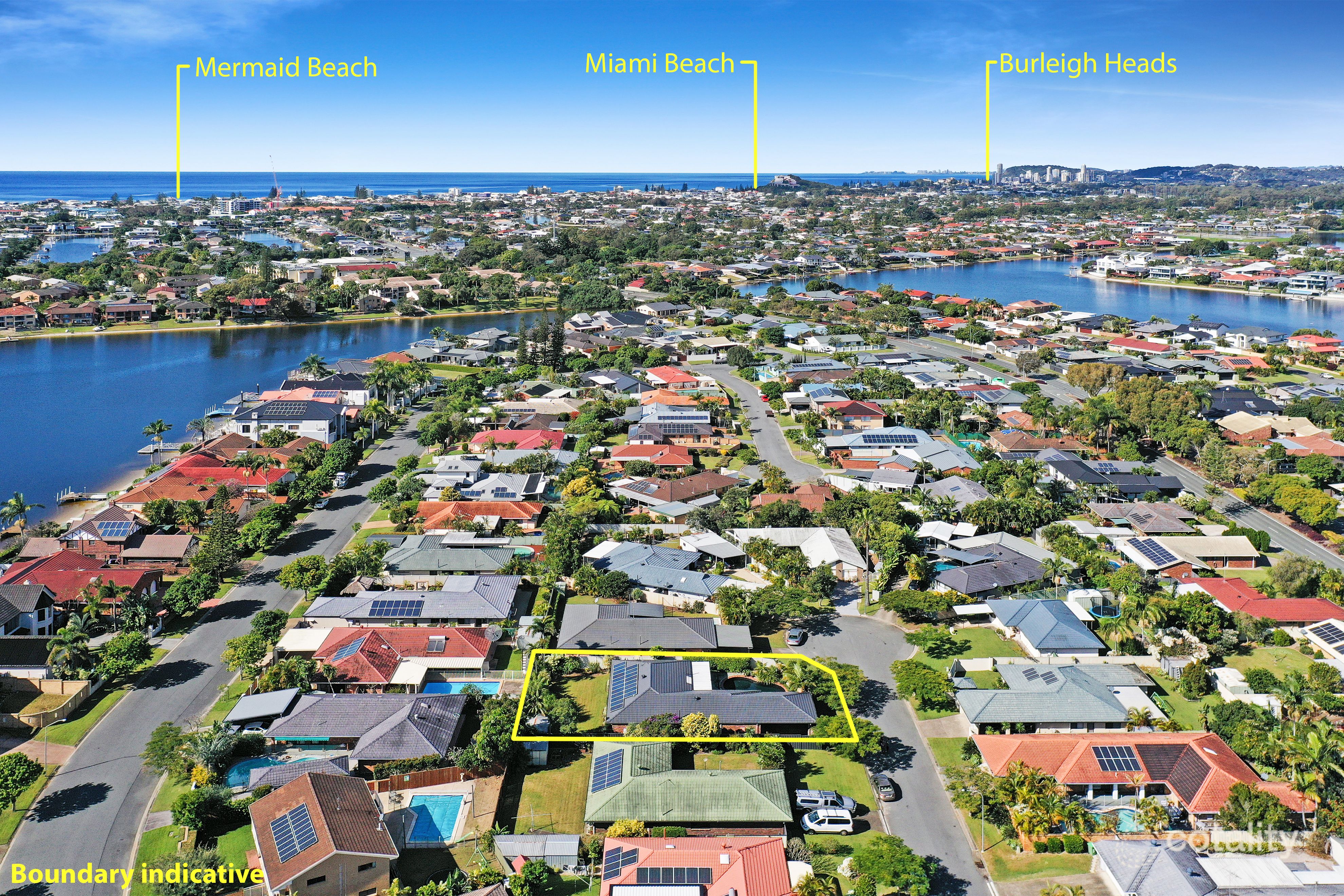 8 Tartan Ct, Mermaid Waters, QLD 4218