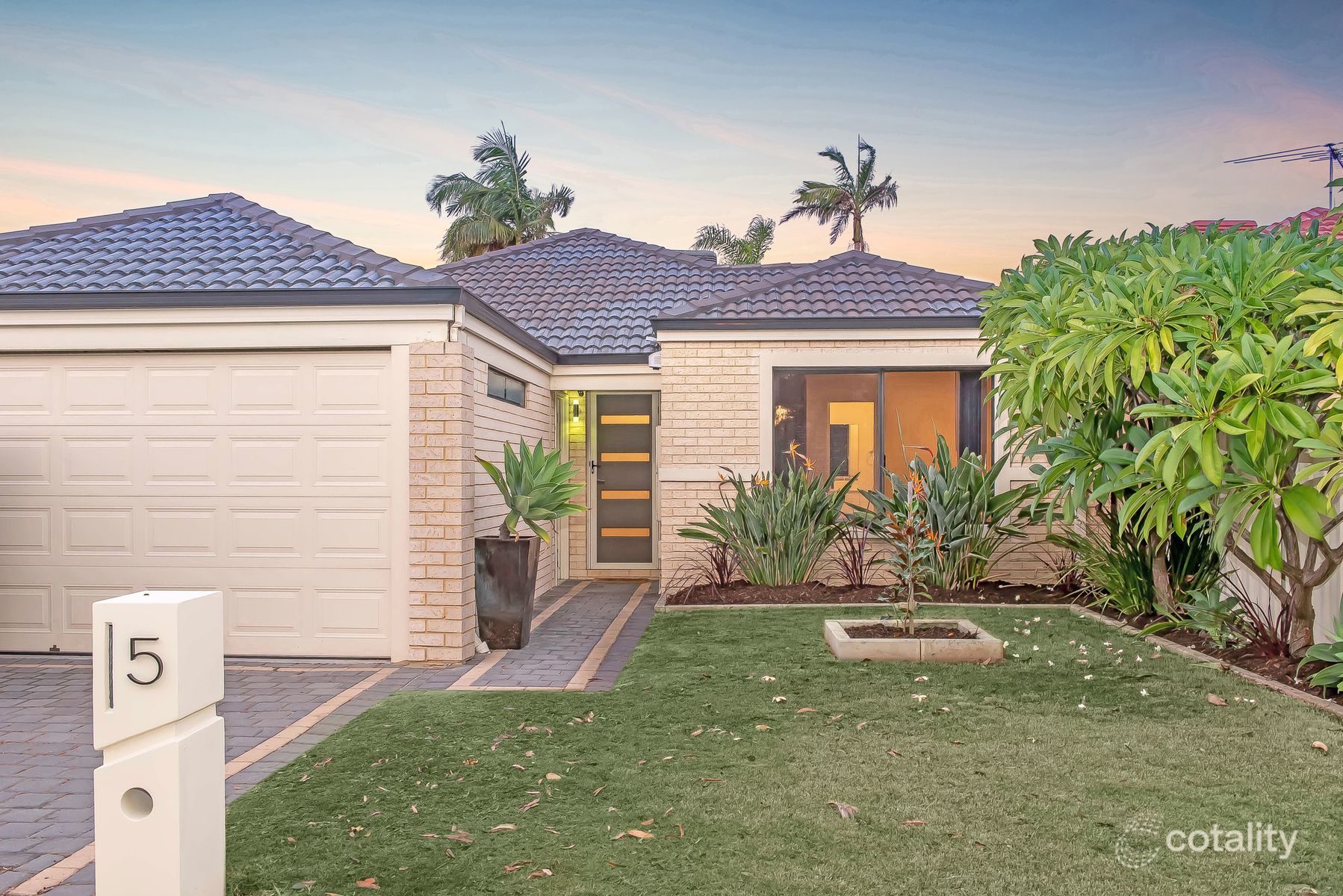 5 James Gilmour Way, Darch, WA 6065