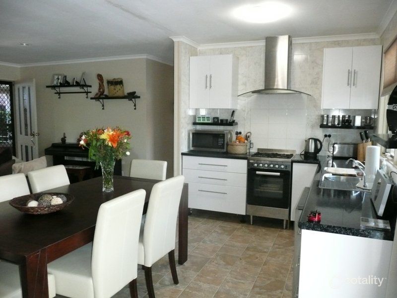 8 Strachan Rd, Victoria Point, QLD 4165