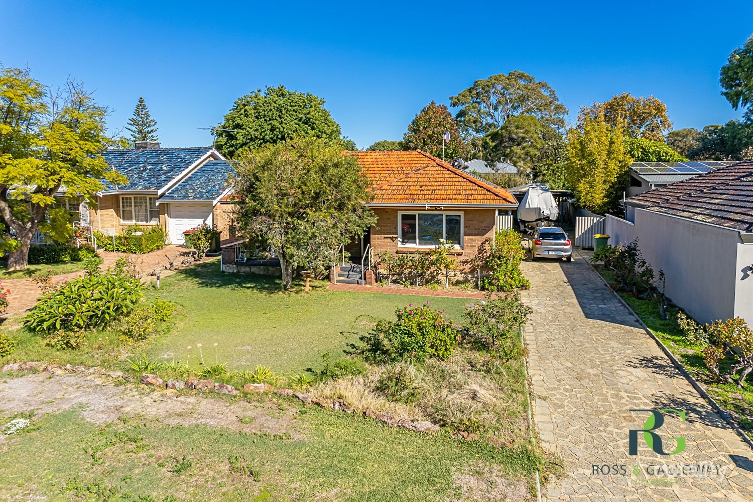 5 Windfield Rd, Melville, WA 6156