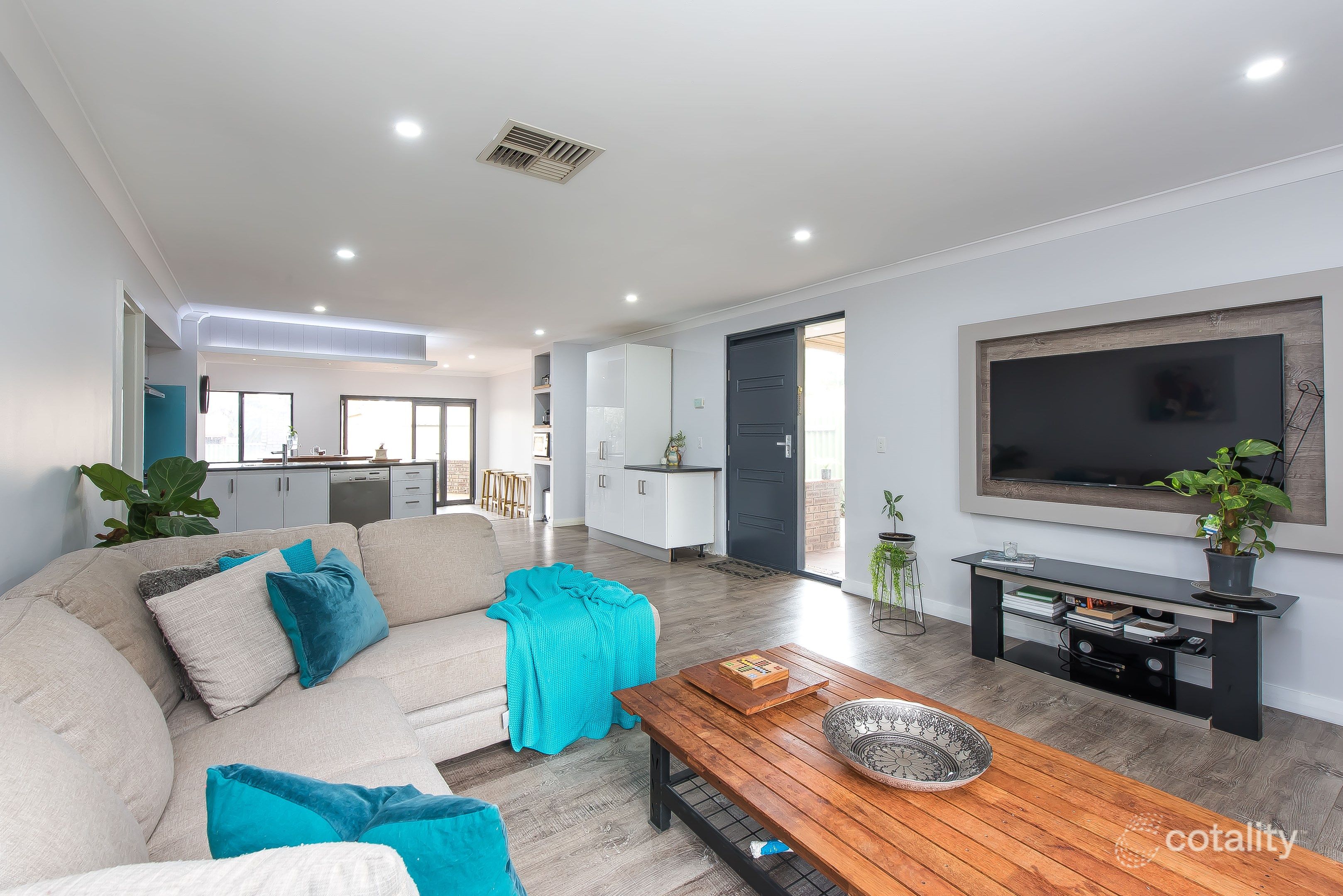 16 Peninsula Ave, Heathridge, WA 6027