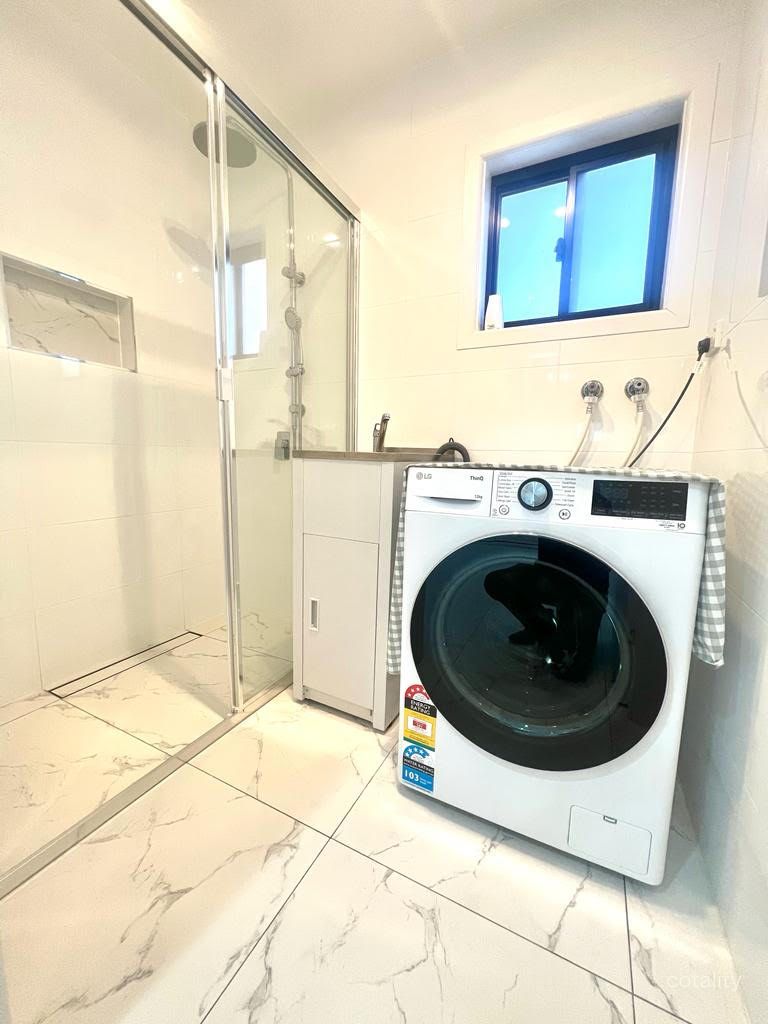 1a Falklands Ave, Bossley Park, NSW 2176