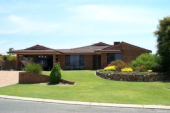 4 Bluegum Cl, Woodvale, WA 6026