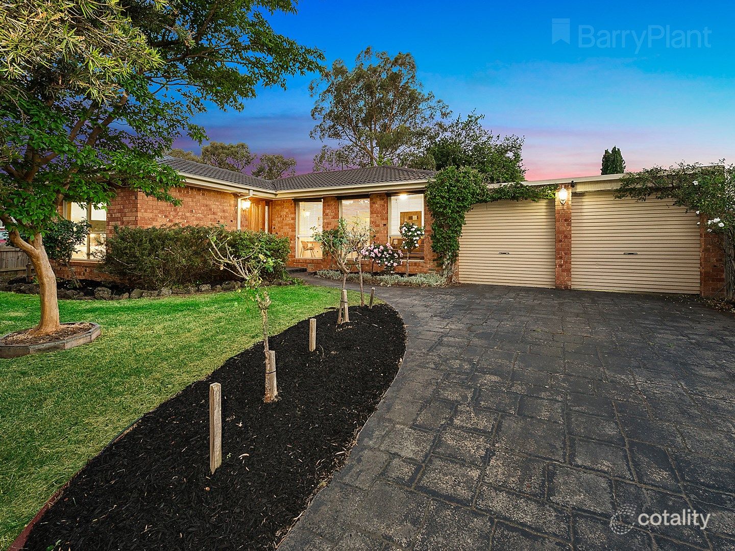 17 Toolimerin Ave, Bayswater North, VIC 3153