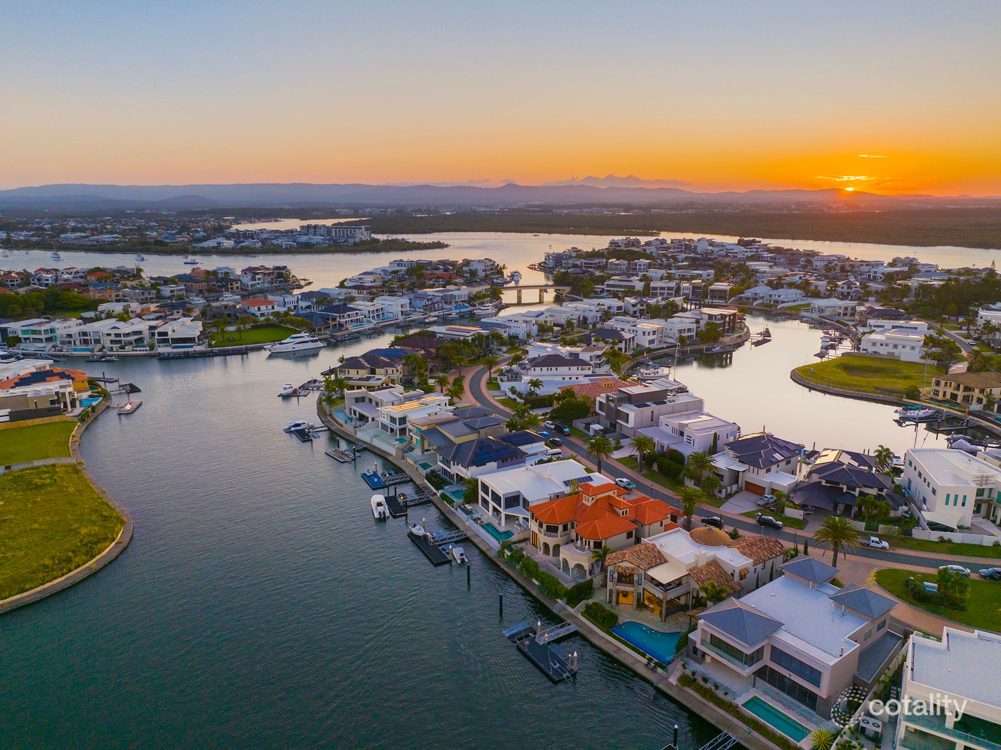 61 Knightsbridge Pde E, Paradise Point, QLD 4216