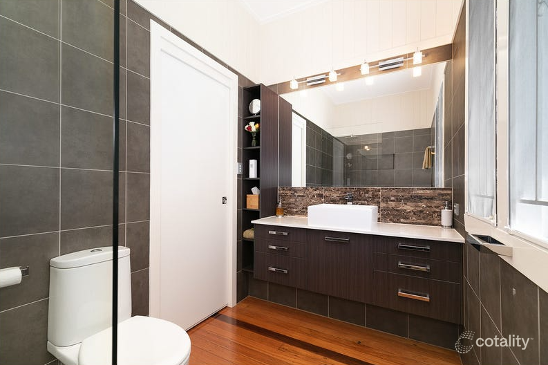 10 Kew Rd, Graceville, QLD 4075