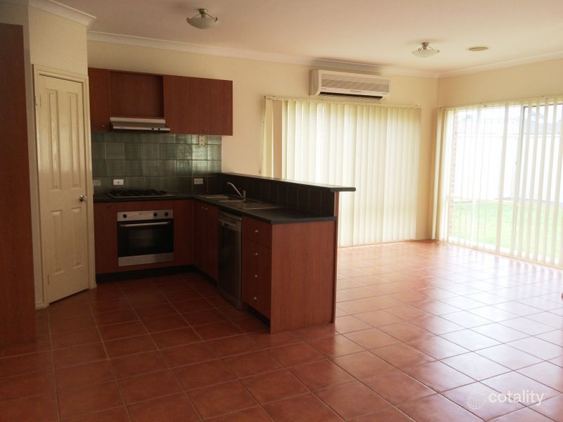 10 Spring Cct, Pakenham, VIC 3810