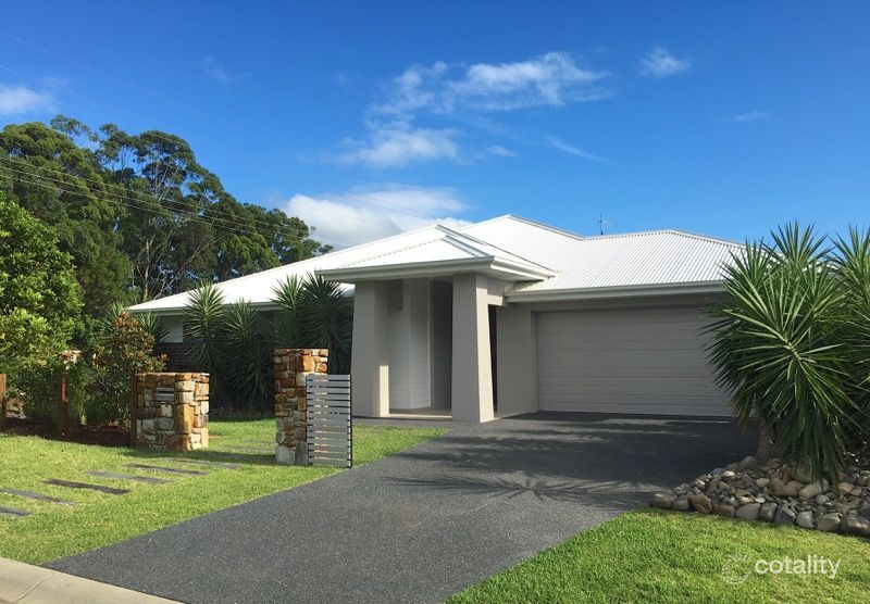 1 Green Bluff Rd, Sapphire Beach, NSW 2450