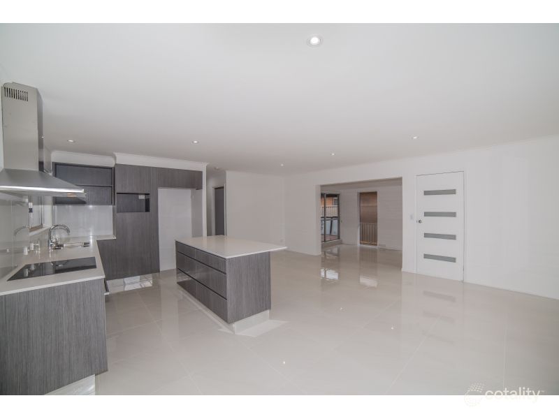 51 Mungera St, Runaway Bay, QLD 4216