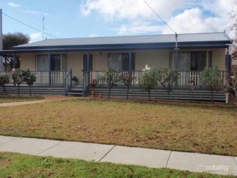 129 Pine St, Hay, NSW 2711