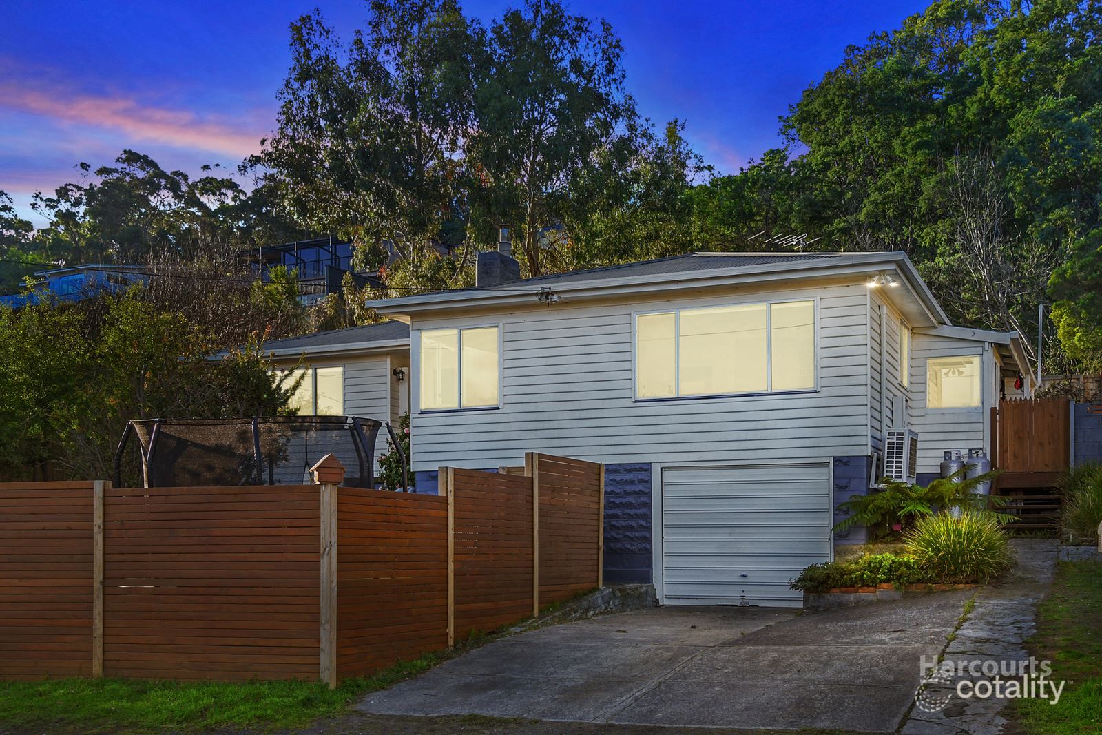 90 Karoola Rd, Lindisfarne, TAS 7015