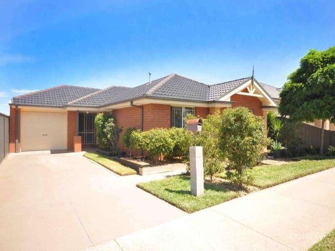 43 Heysen Pkwy, Caroline Springs, VIC 3023