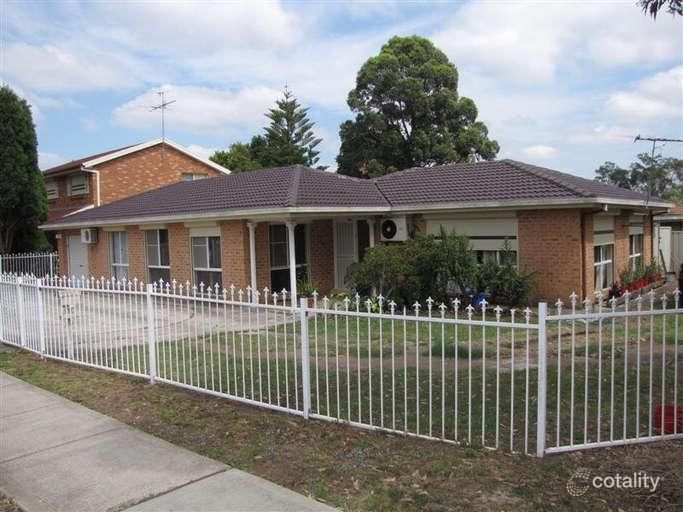 71 Greenfield Rd, Greenfield Park, NSW 2176