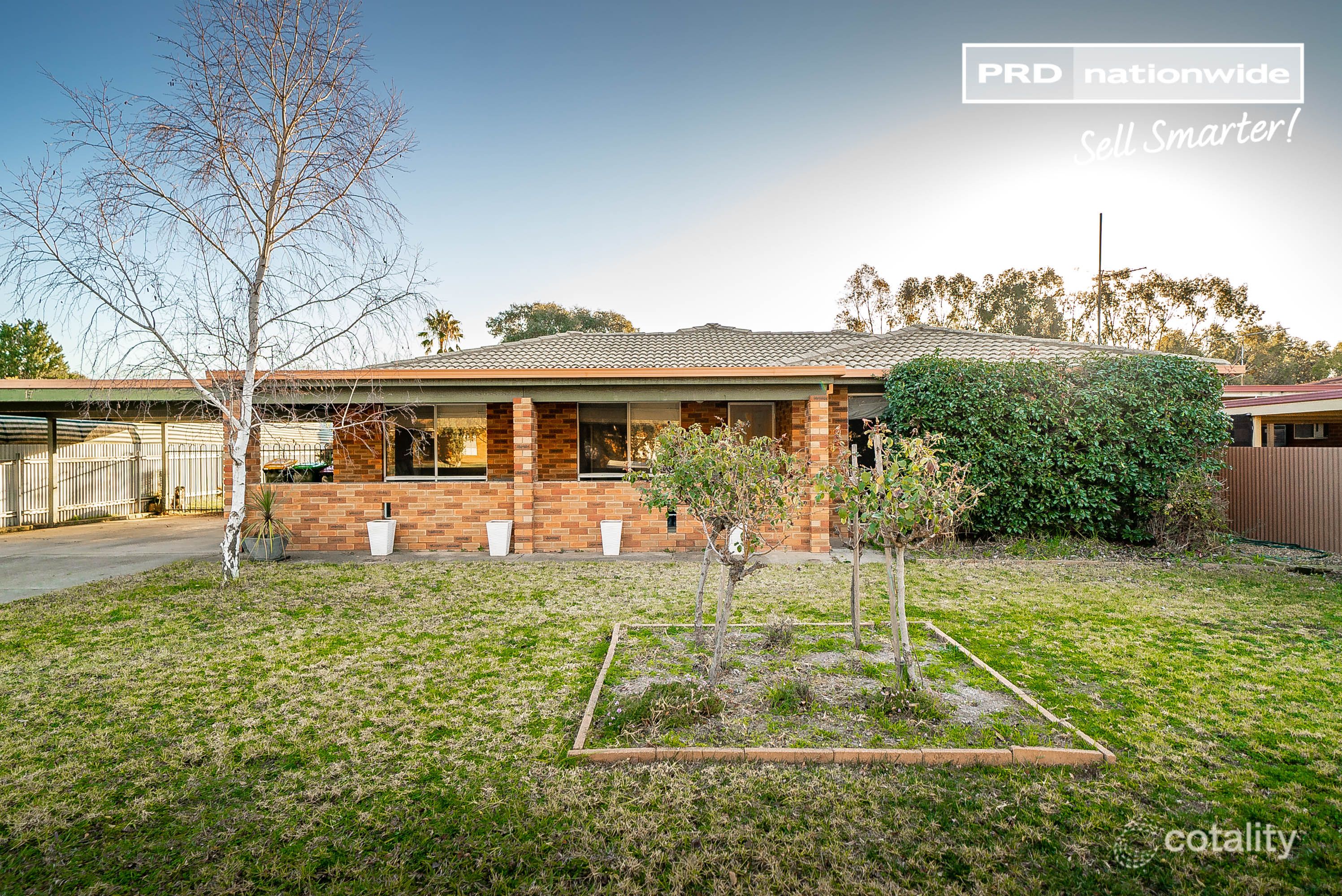 17 Karoom Dr, Glenfield Park, NSW 2650