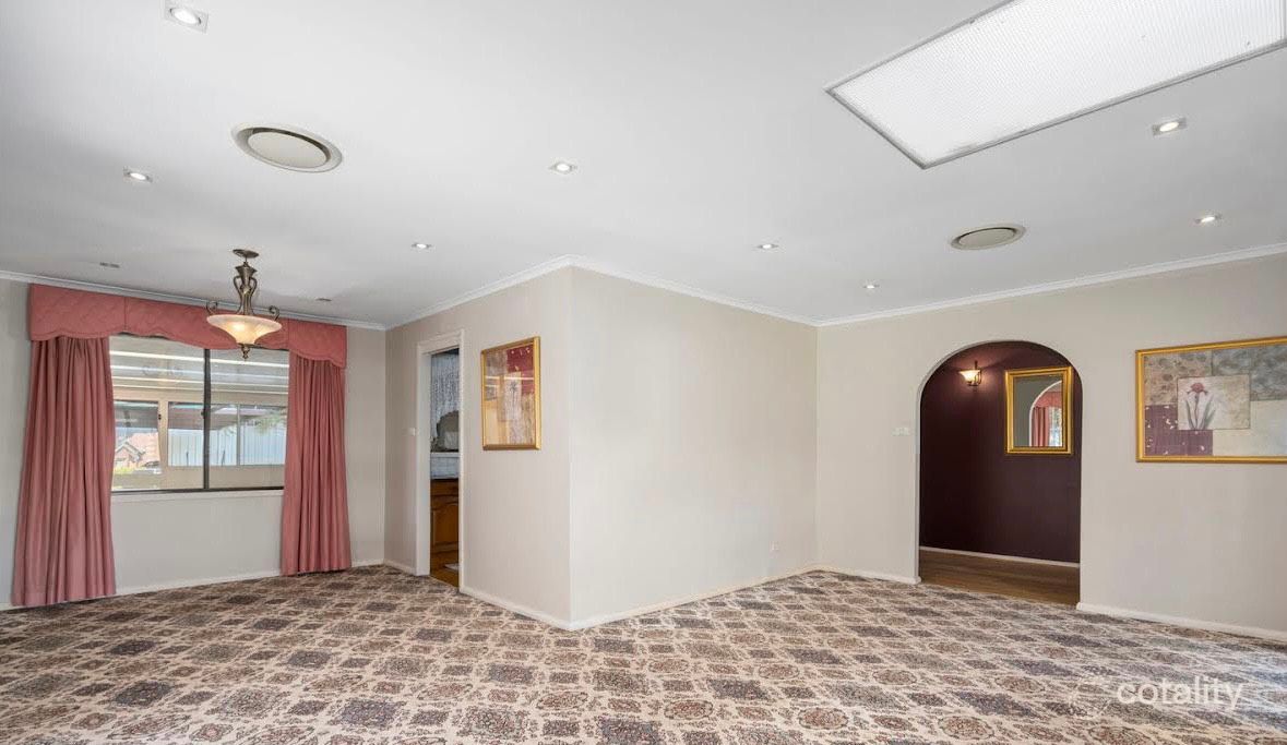 2 Brigalow Ave, Casula, NSW 2170