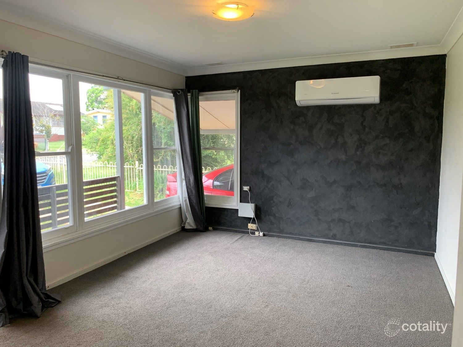 1 Sampson Cres, Bomaderry, NSW 2541