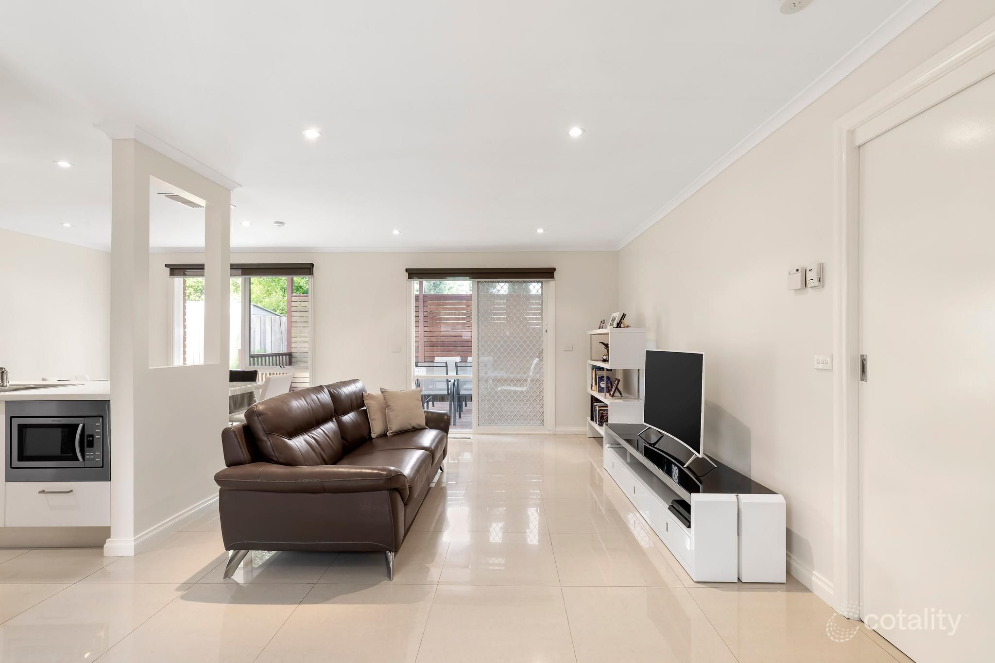 2/11 Hanover Rd, Vermont South, VIC 3133