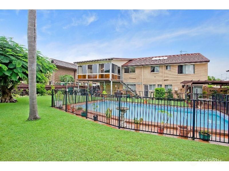 7 Runaway Bay Ave, Runaway Bay, QLD 4216