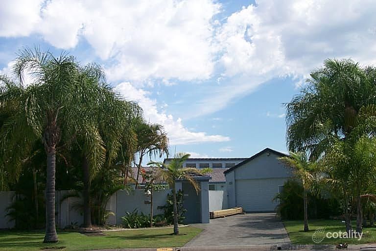 115 Pebble Beach Dr, Runaway Bay, QLD 4216