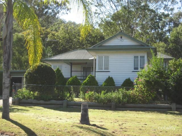 28 East St, Esk, QLD 4312