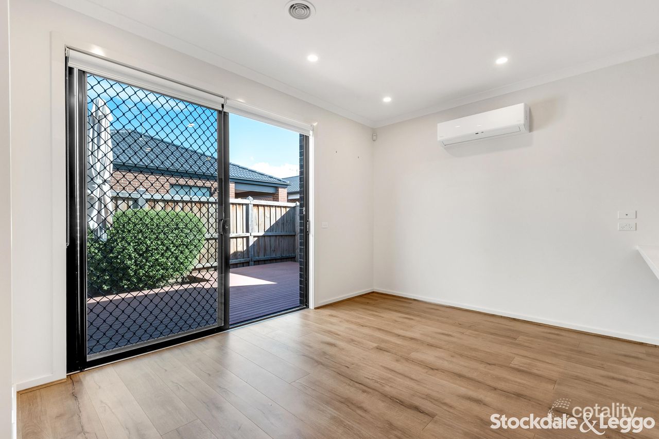 38 Latchford Dr, Mickleham, VIC 3064