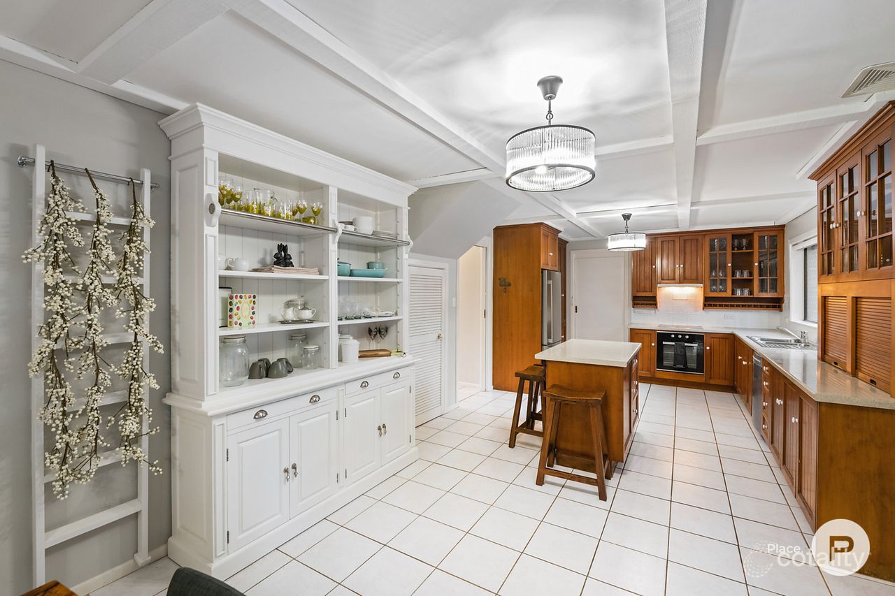 6 Forrest Ct, Mount Ommaney, QLD 4074