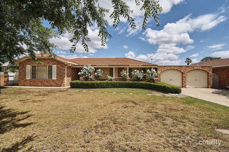 11 Karoom Dr, Glenfield Park, NSW 2650