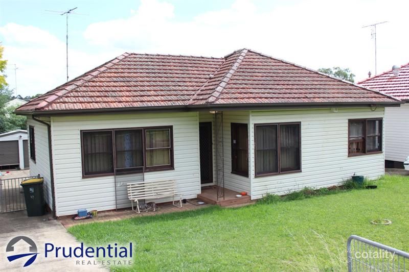 47 Grandview Dr, Campbelltown, NSW 2560