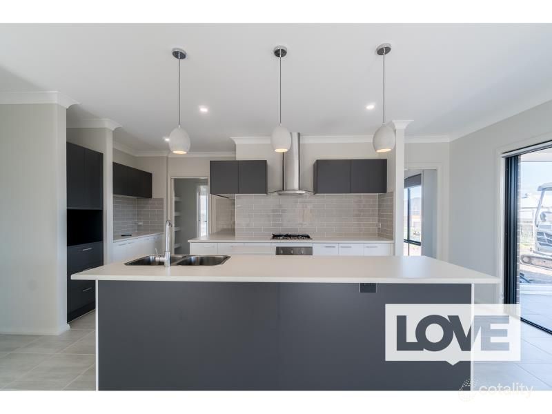 8 Malachite St, Chisholm, NSW 2322