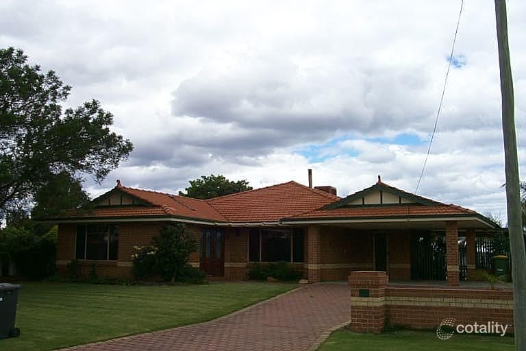 13 Snook Pl, Seville Grove, WA 6112