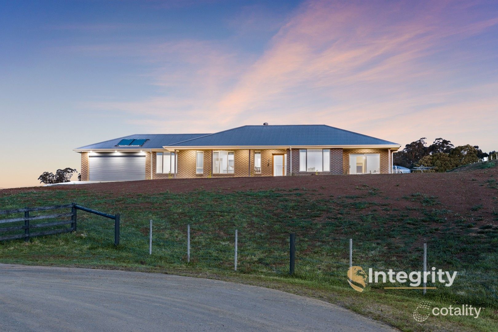 680 Denereaz Dr, Pheasant Creek, VIC 3757