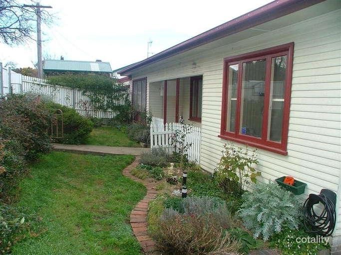4 Quin Ave, Armidale, NSW 2350
