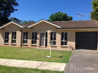 4 Windeyer Pl, St Helens Park, NSW 2560