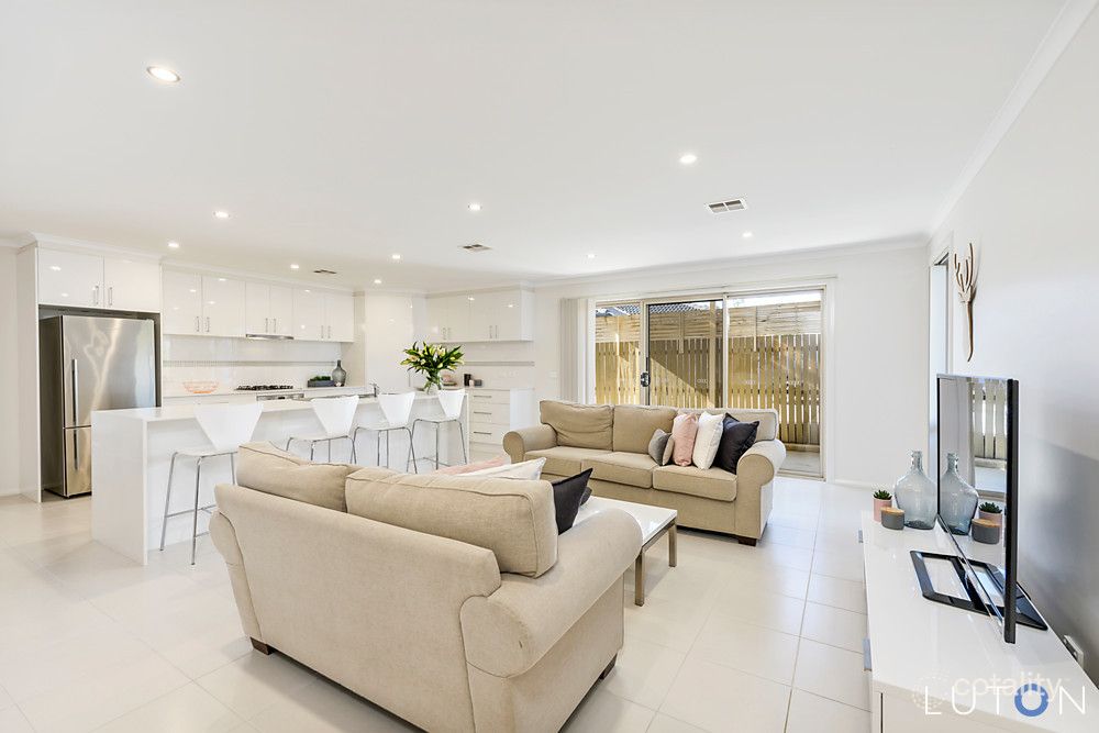 6 Joan Bradley St, Franklin, ACT 2913