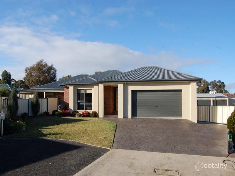 8 Marjory Brown Cl, Stawell, VIC 3380