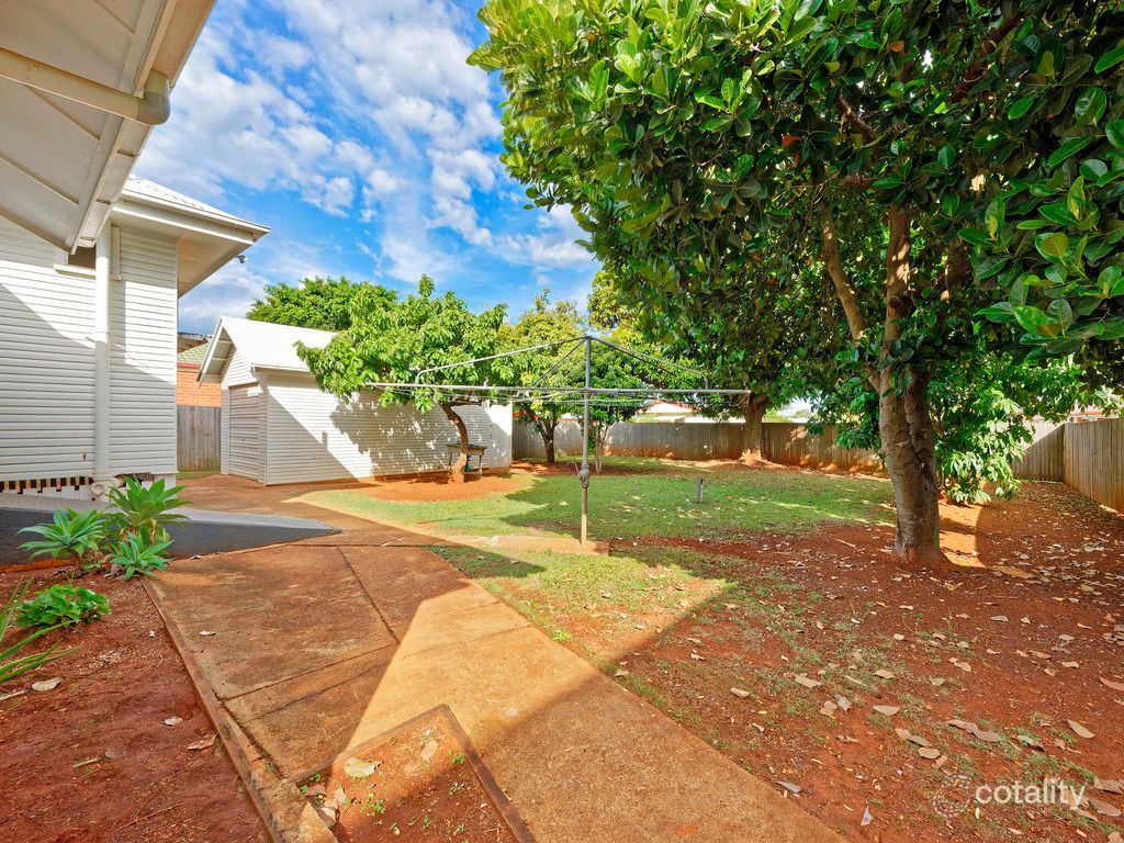 85 King St, Woody Point, QLD 4019