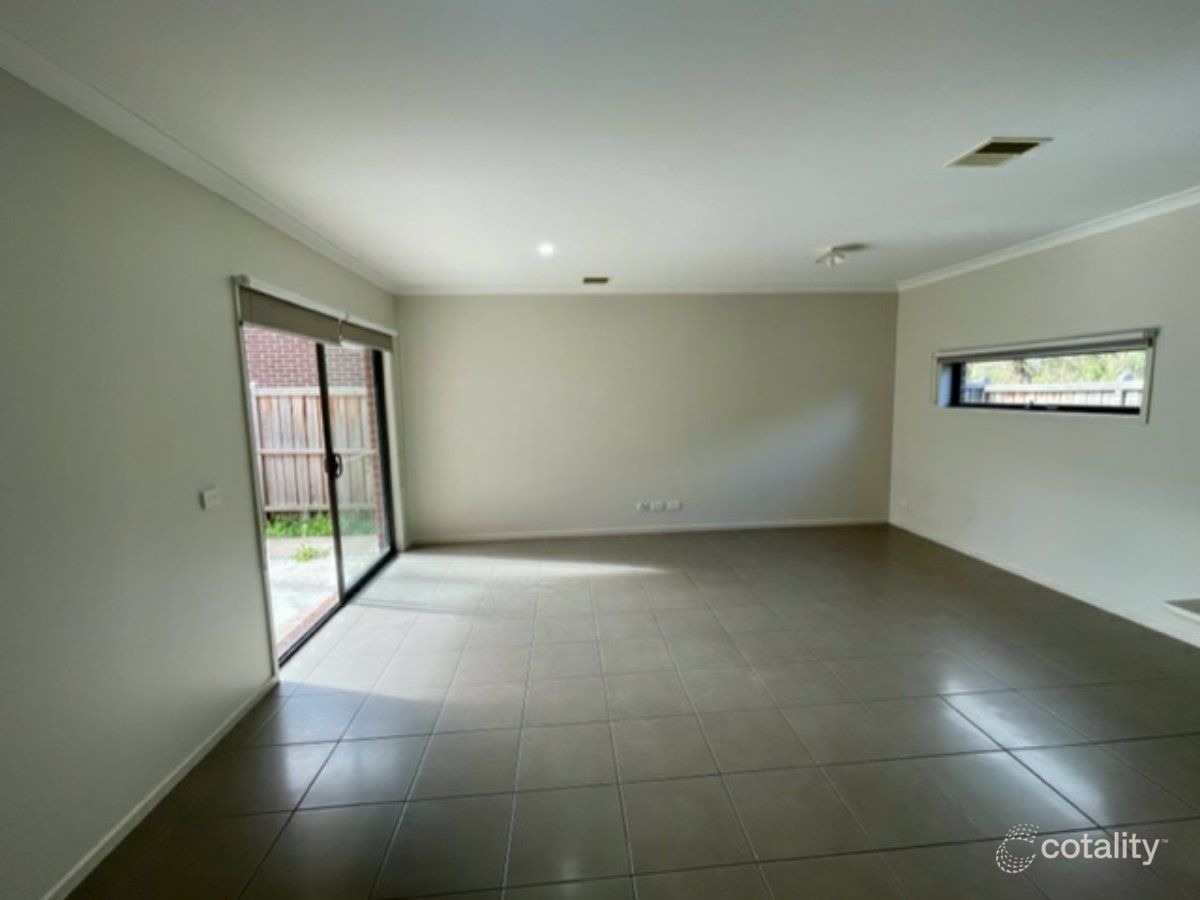 7 Heathland Cct, Cranbourne East, VIC 3977