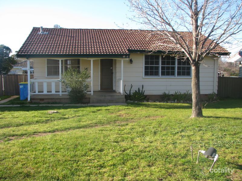 3 Baird Ave, Kooringal, NSW 2650